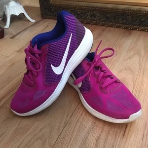 Nike tennis shoes